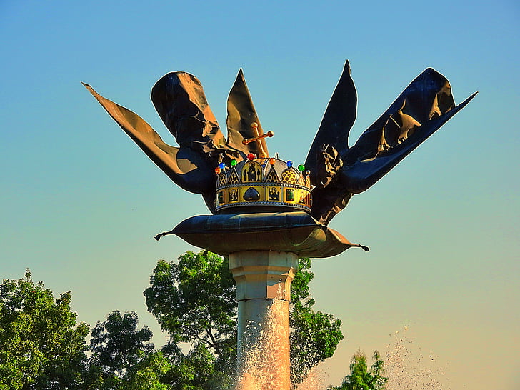 monument, royal crown, hungary, szarvas