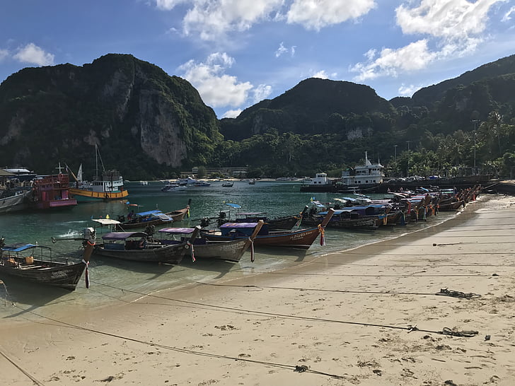 Phi Phi Don, tropisk ö, Thailand, resor, semester, turist, båt