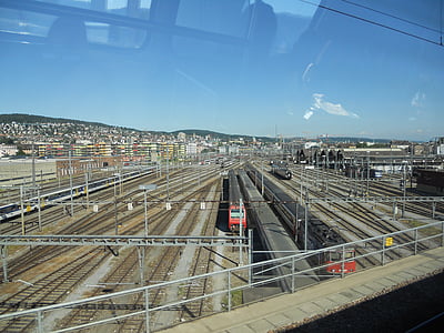 Curych, Zürich hb, Curych hlavní nádraží, železniční stanice, SBB, Švýcarsko, vlakem