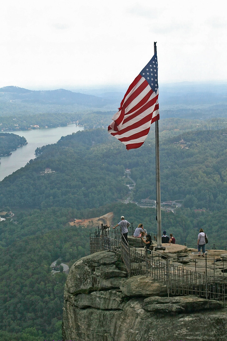 Chimney rock, North carolina, vlag van de Verenigde Staten, 315 ft granieten monoliet, nationaal park, wandelroutes, Lake lure