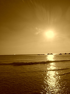ηλιοβασίλεμα, στη θάλασσα, παραλία, σέπια ηλιοβασίλεμα
