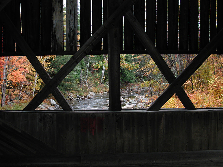 New Hampshire-ben, Jackson, fedett híd, fa, Windows, patak, erdő