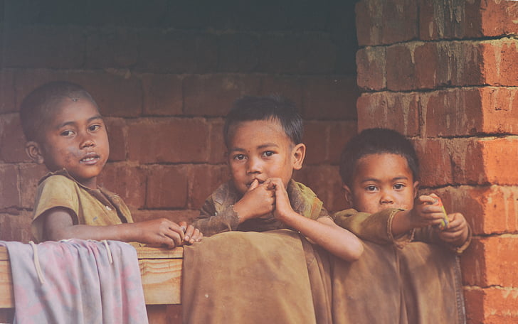 skurdo, vaikai, Madagaskaras, autorinis atlyginimas, tris vaikus, Nepakankama mityba, prasta mityba
