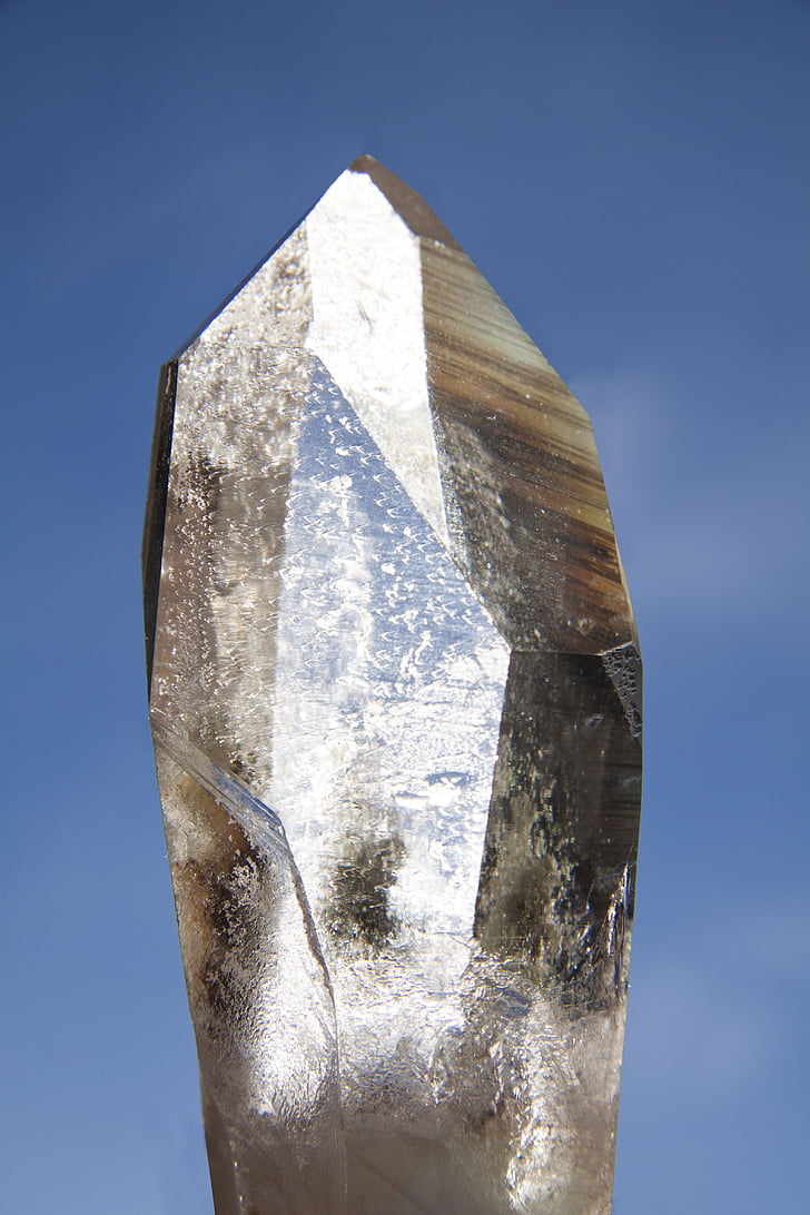 quartz pur, cristal de roche, minérale, trigonale, surfaces de prisme, dioxyde de silicium, transparent