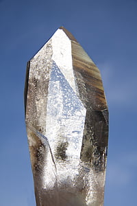 cuarzo puro, cristal de roca, mineral, trigonal, superficies del prisma, dióxido de silicio, transparente