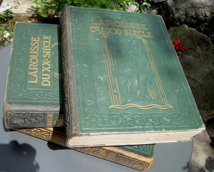 речници, 20 век, Larousse, религия
