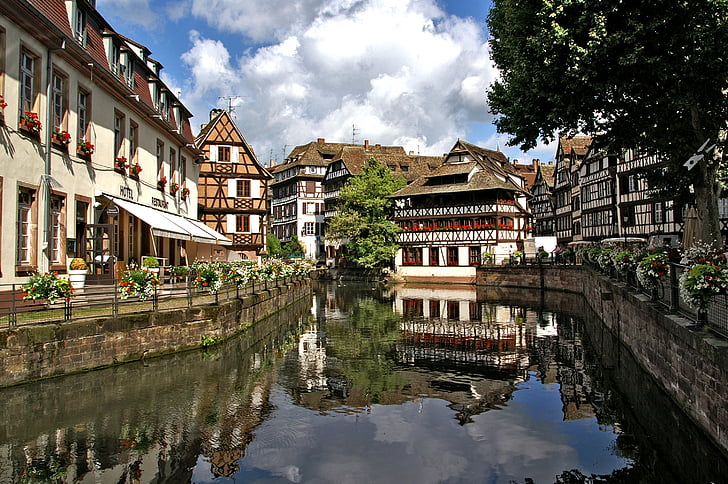 Strasbourg, Frankrike, Alsace, truss, vattenkanal, vatten speglar, arkitektur