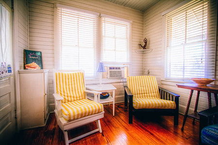 obývací pokoj, Obývací pokoj, design interiéru, výzdoba interiéru, židle, posezení, okno