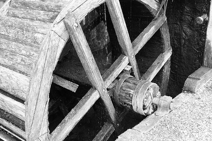 mlin, mlinsko kolo, stari, nosili, črno-belo, vodni mlin