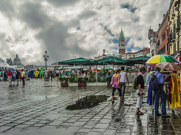 Venecia, paseo marítimo, paraguas, lluvia, tormenta, Italia, veneciano