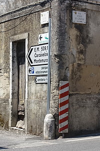 Lousã, Portugal, vejhjørne, gammal byggnad, vägmärken, Street