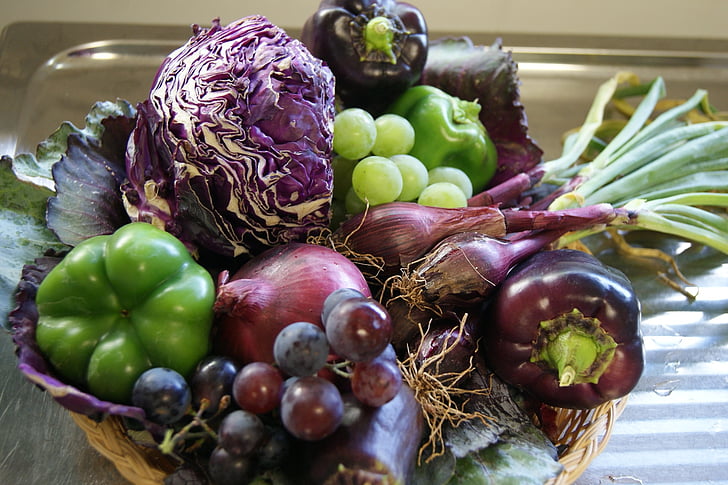produtos hortícolas, frutas e legumes, repolho roxo, Capsicum, uvas, cebolinha