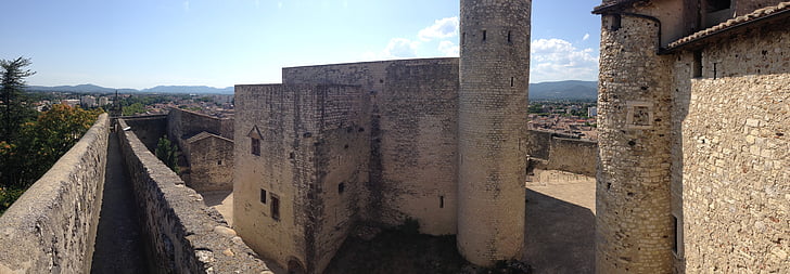 Perpignan, hrad, Village
