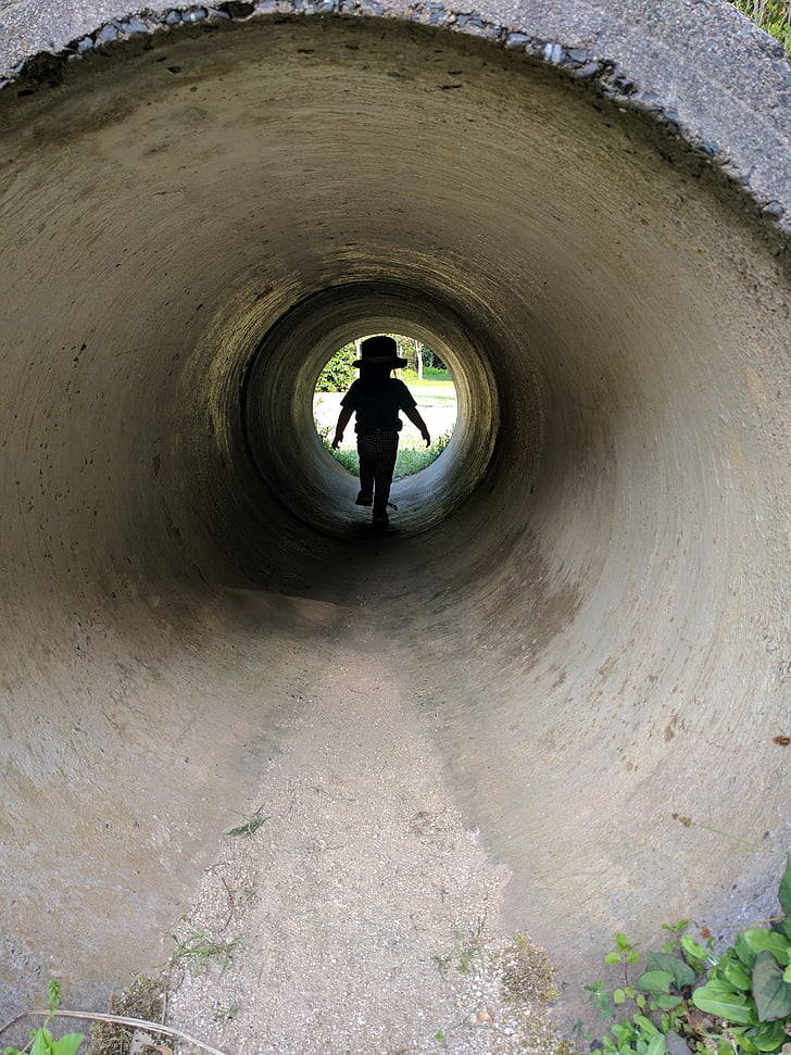 crianças, túnel, sombra