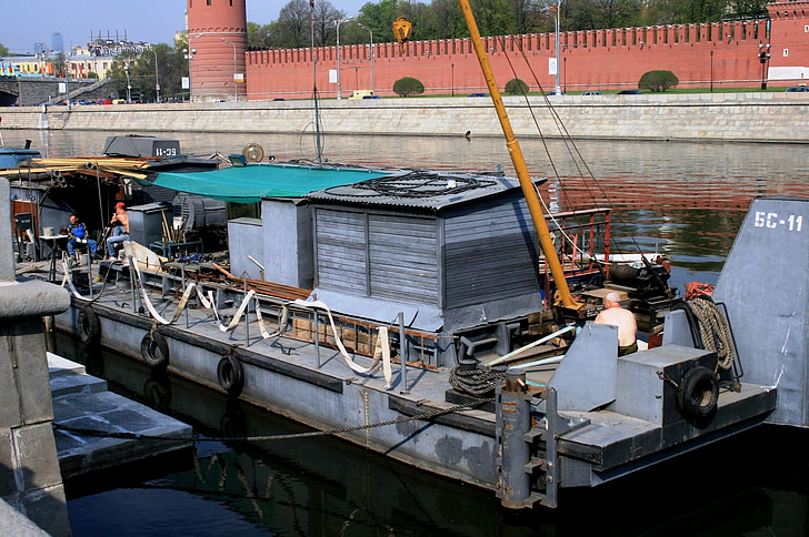 rivier, water, muur van het Kremlin, Sophia embankment, boot, afgemeerd