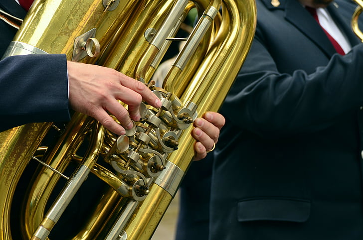 käed, muusikaline instrument, tuuba, Brass band, messingist vahend, puhkpillid, puhurid