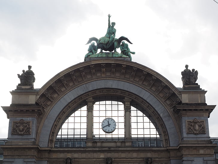Stazione ferroviaria di Lucerna, portale di stazione, statue, figurengruppe, figure, Kissling, Richard kissling