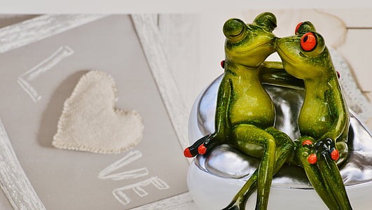 frogs, lovers, funny, together, smooch, kiss, pair