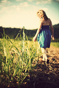 Flicka, kvinna, fältet, gräs, naturen, solsken, soligt