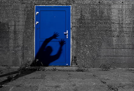 modrá, dveře, stín, muž, efekt, strašidelné, děsivé