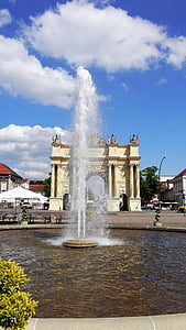 Potsdamas, Brandenburgo vartai, Lankytinos vietos, istoriškai, Luisenplatz, debesys, fontanas