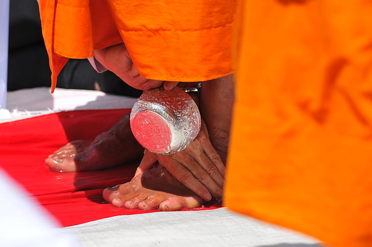 lavage, eau, rituel, pieds, orteils, moines bouddhistes, moines