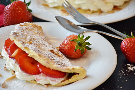 strawberries, strawberry cake, omelette, egg omelette, cream, dessert, icing sugar