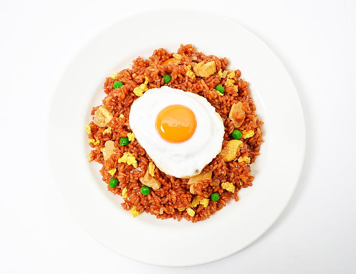Nasi goreng, τηγανητό ρύζι, τηγανητό αυγό, τροφίμων, λευκό πίσω, πιάτο, γεύμα