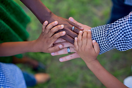 Hände, Leben, Wirbel-, interracial-Familie, rosig aus Schokolade, Liebe, Familie