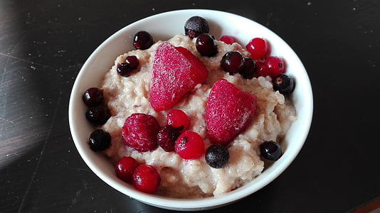 oats, red fruits, breakfast, fruit, raspberry, bowl, food and drink