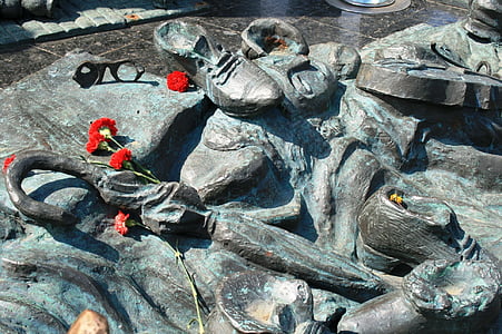 Holocaust-Denkmal, persönliche Gegenstände der Opfer, beraubt, weggenommen, gehäuft, vergessen, unwürdig
