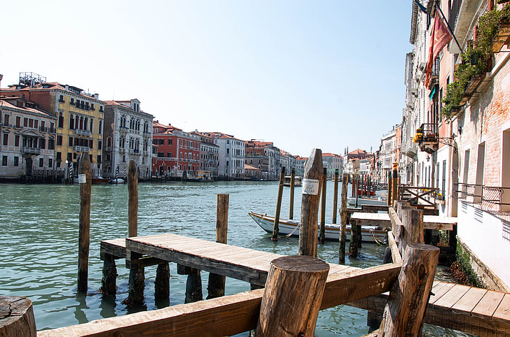 Venezia, binnenwateren, oude huizen