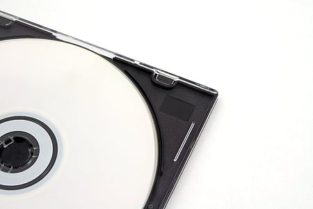 CD, vstup pre CD, kompaktný disk, DVD, Technológia, žiadni ľudia, biele pozadie