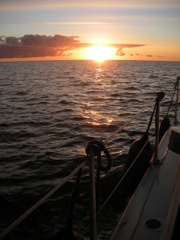 októbra ráno, na mori, Sunrise, odrazy, špeciálne, tichý, krásny