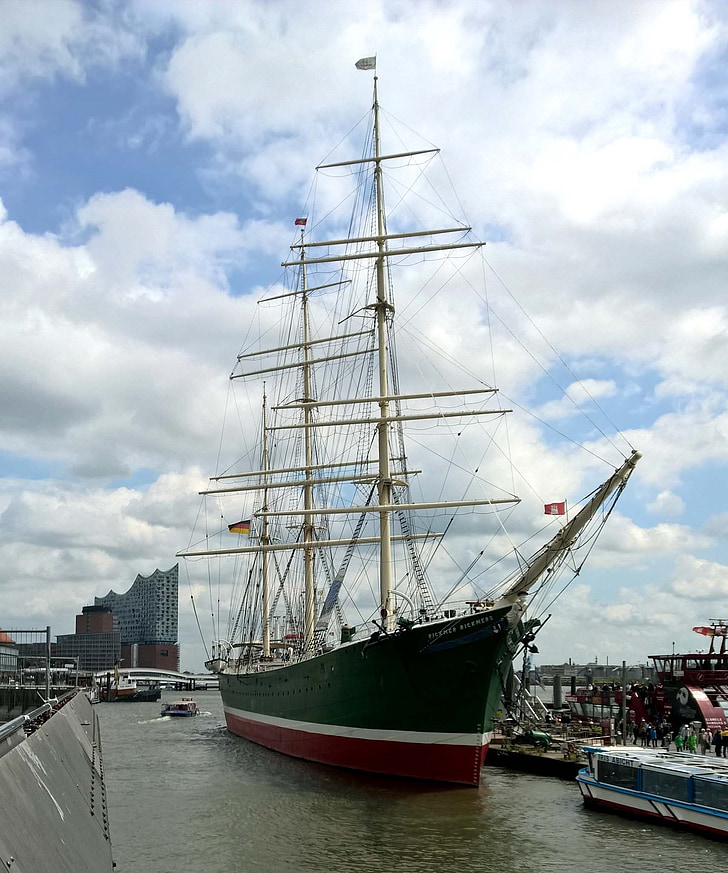 Hamburg, Landungsbrücken, Port, Elbe Filharmonii, statek