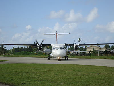 aereo, Tuvalu, Funafuti, volo, pista di atterraggio