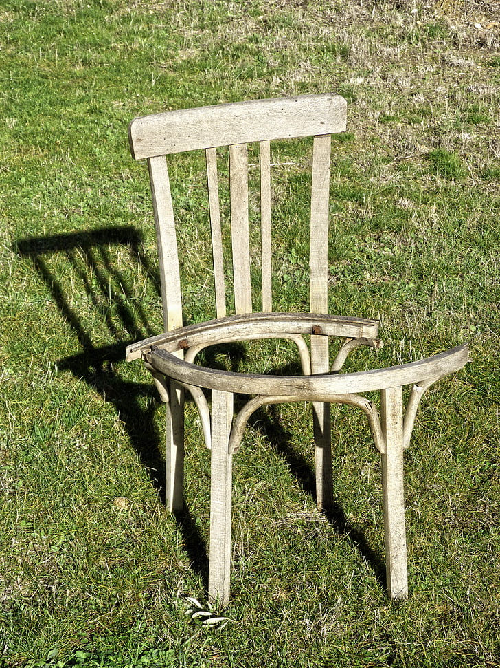chaise, branlant, symbole, métaphore, cassé, abandonné, chaise cassée