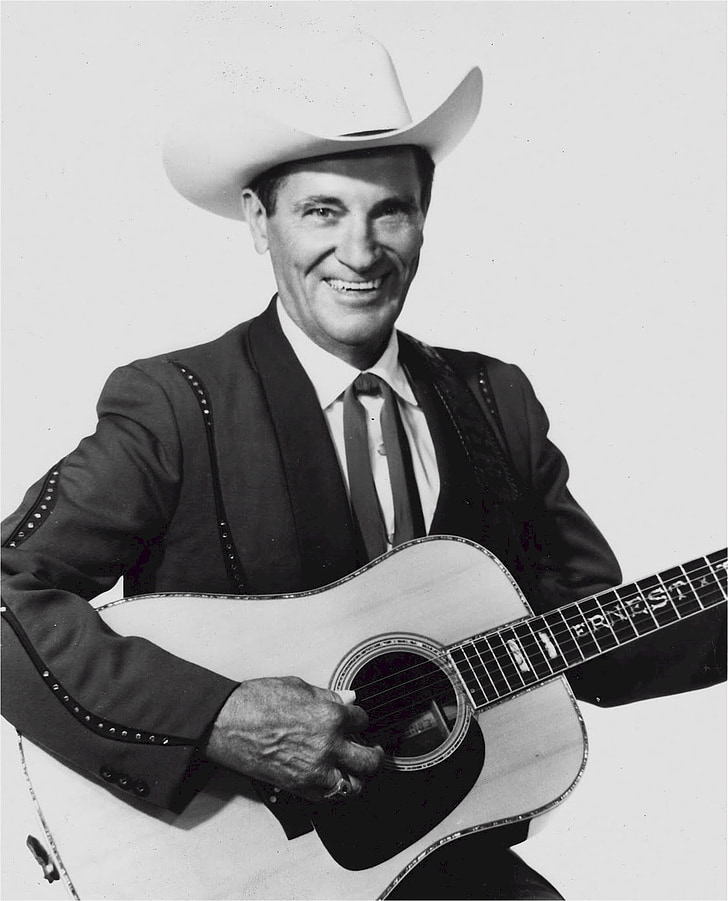 Ernest tubb, Country hudba, zpěvák, textař, Texas Trubadúr, průkopník, country music hall of fame
