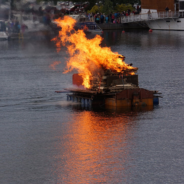 φωτιά, Φινλανδικά, Mikkeli, θερινό ηλιοστάσιο, δημόσια εκδήλωση, φωτιά, έγκαυμα