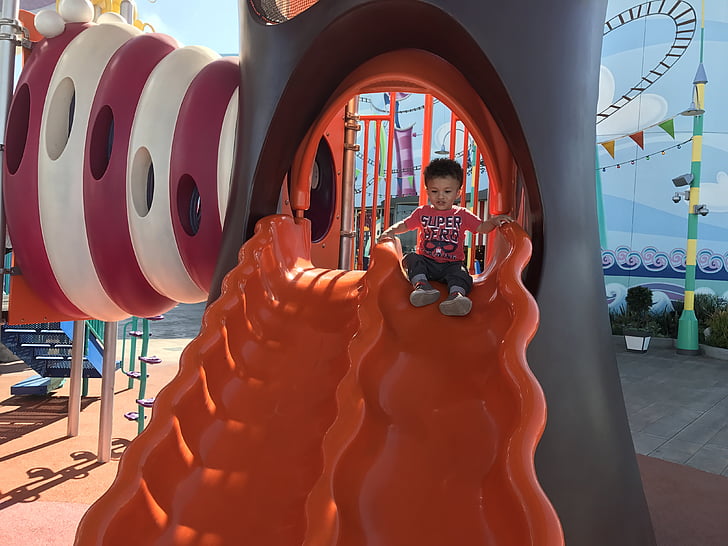 Parque infantil, slide, diversões