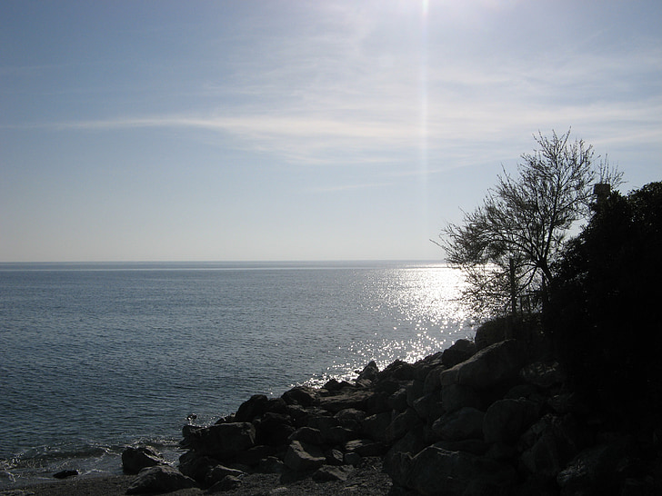 Guardia piemontese, Calabria, mar, Playa, rocas, árboles, sombra