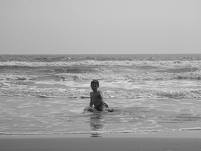Bãi biển, Cậu bé, màu đen và trắng, mùa hè, trẻ em, kỳ nghỉ, gia đình