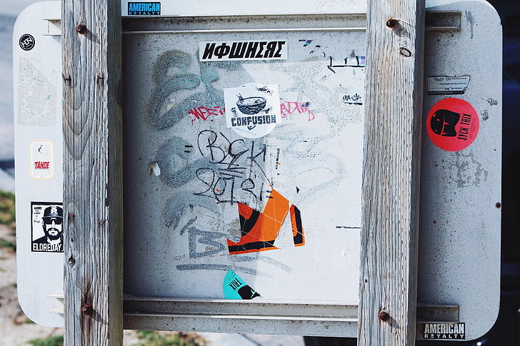 объявления, Коробка, двери, ворота, граффити, Металлическая рамка, на открытом воздухе