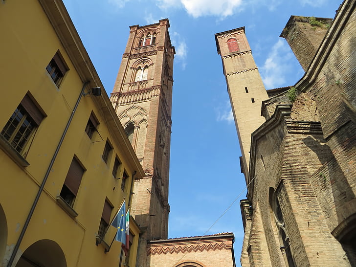 italy, bologna, tours, torre asinelli, torre garisenda, leaning tower