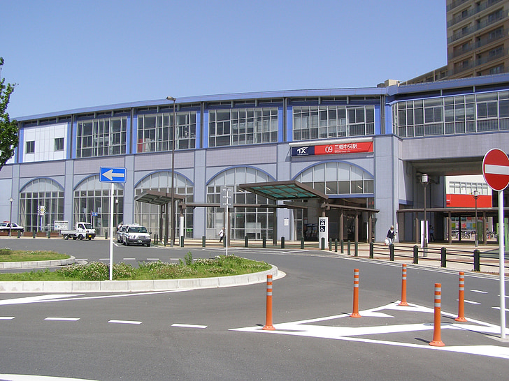 Tsukuba ex, a vonat, Misato station