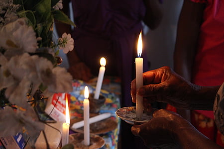 ranka, šviesos, tikėjimas, žvakė, religija, dvasingumas, girdi