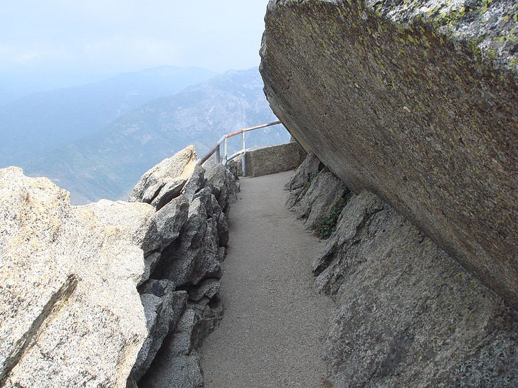 Moro rock, cesta, Národní park Sequoia, Kalifornie
