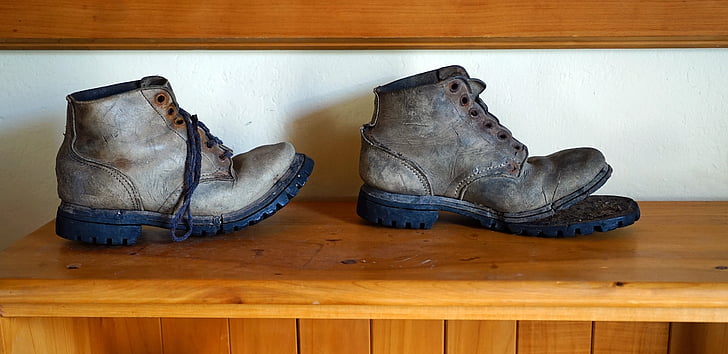 wanderschuhe velho, sola, sapatos de montanhismo, quebrado, couro, usado, passados