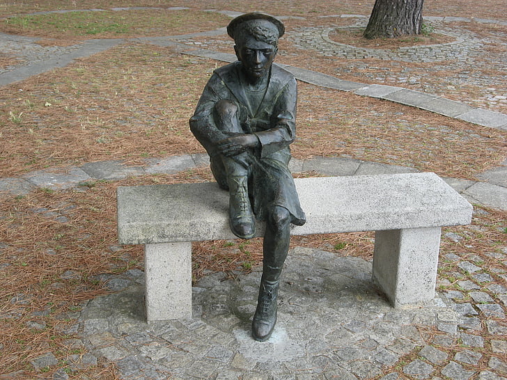 статуя на Жул Верн, Нант, Франция