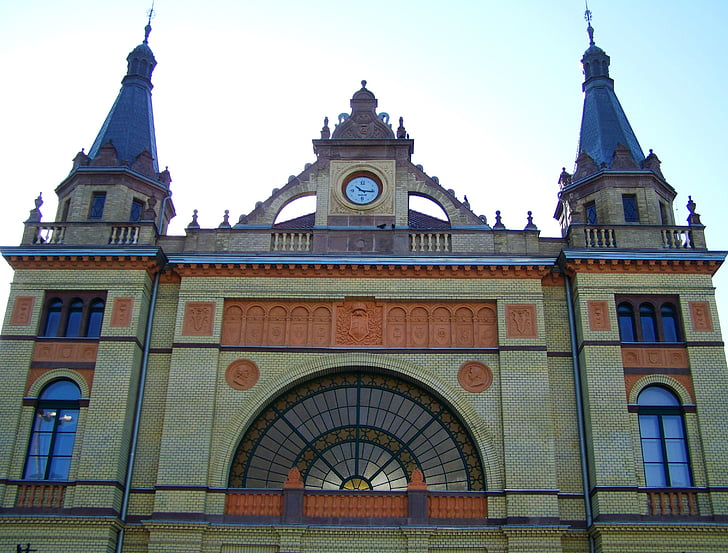 vilciena stacija, Pēča, arhitektūra, Ungārija, slavena vieta, baznīca, vēsture